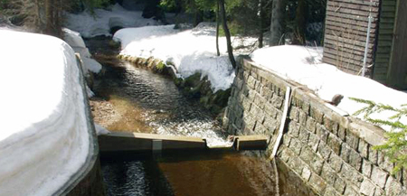 Sample_Monitor_surface_water_quality1.jpg